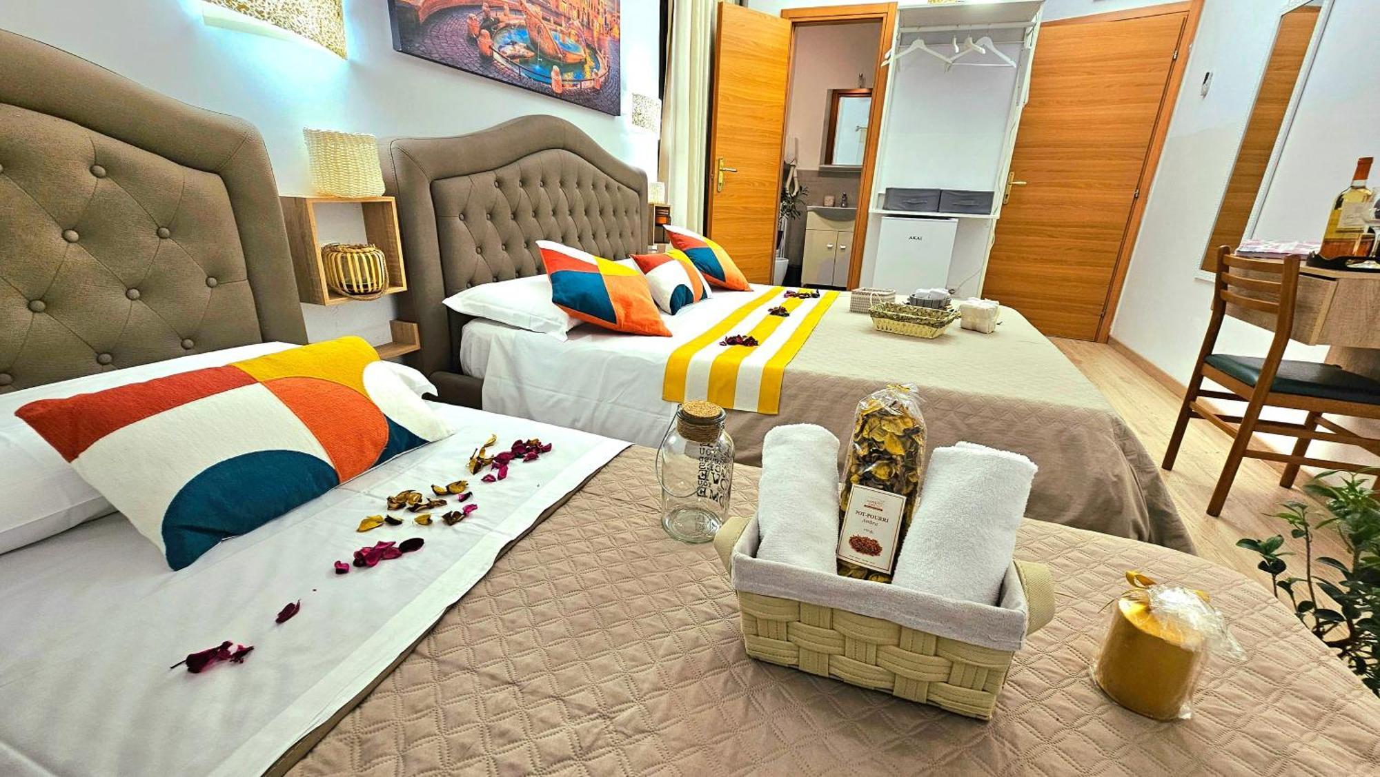 Bed and Breakfast A Casa Simpatia Roma - Free Parking If You Book 4 Nights Exterior foto