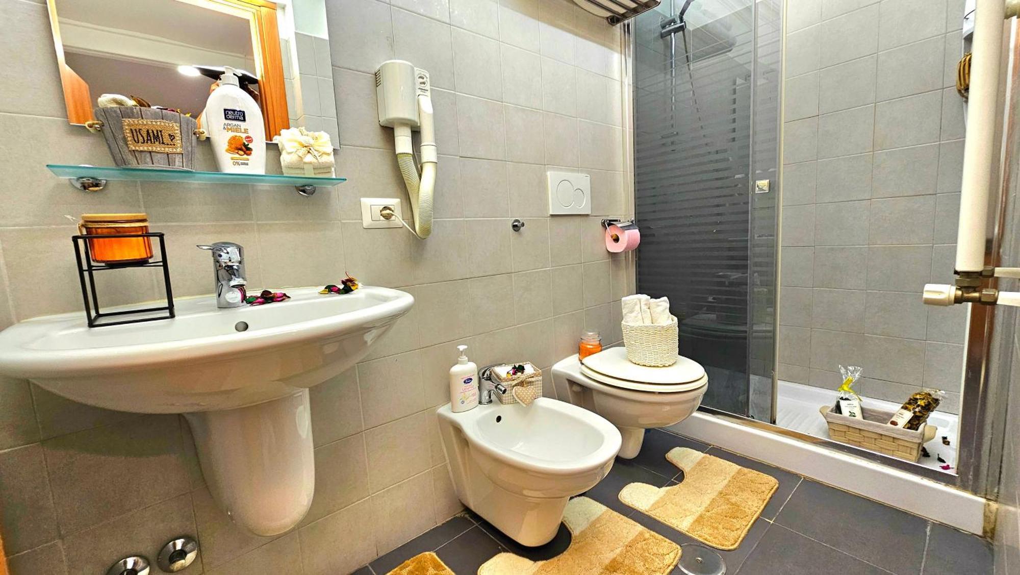 Bed and Breakfast A Casa Simpatia Roma - Free Parking If You Book 4 Nights Exterior foto