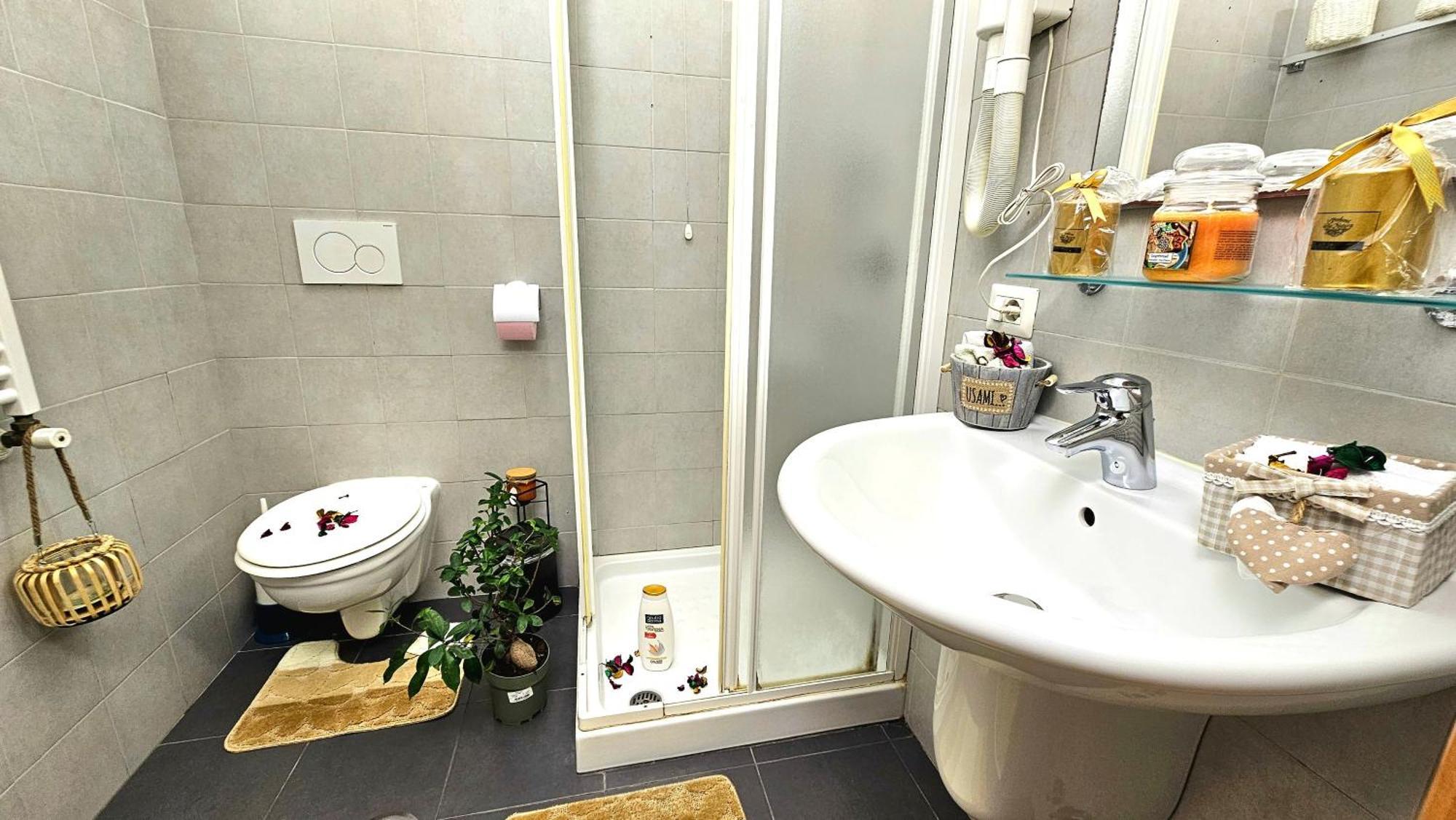 Bed and Breakfast A Casa Simpatia Roma - Free Parking If You Book 4 Nights Exterior foto