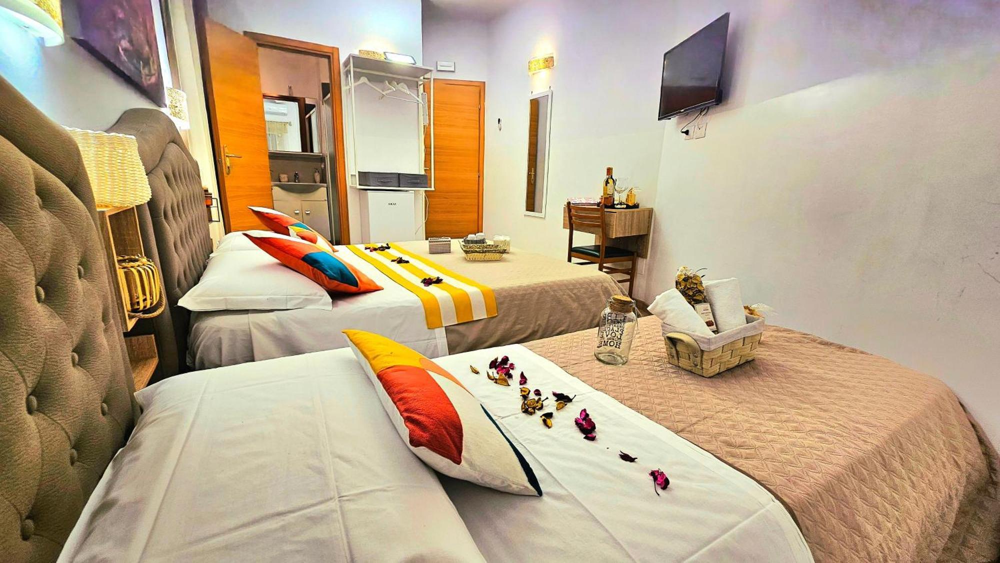 Bed and Breakfast A Casa Simpatia Roma - Free Parking If You Book 4 Nights Exterior foto