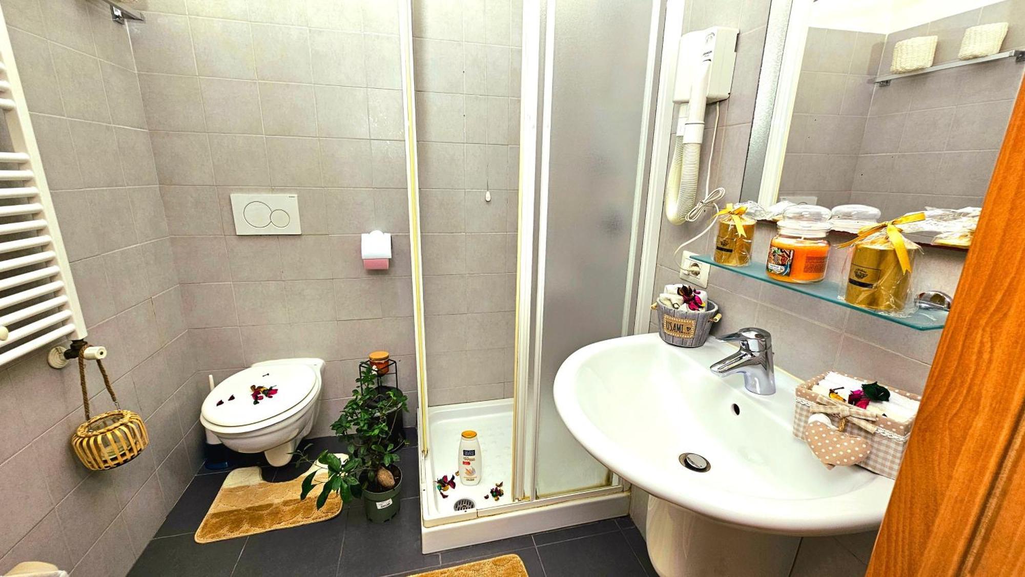 Bed and Breakfast A Casa Simpatia Roma - Free Parking If You Book 4 Nights Exterior foto